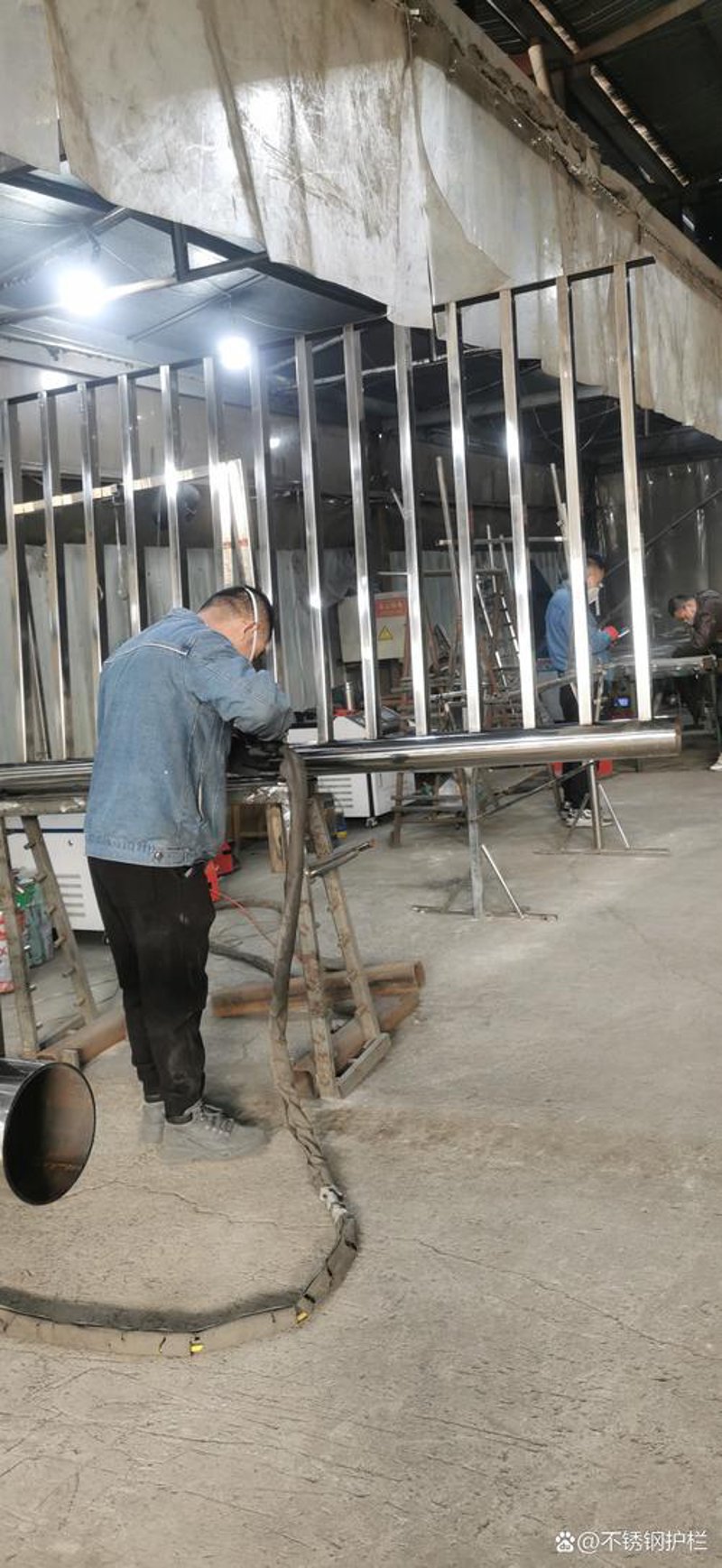不锈钢型材的前世今生：建筑行业的新宠儿